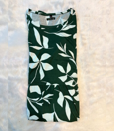 Embrace nature indoors with this forest green lounge dress, highlighted by large white leaf motifs and an ultra-soft, breathable fit.