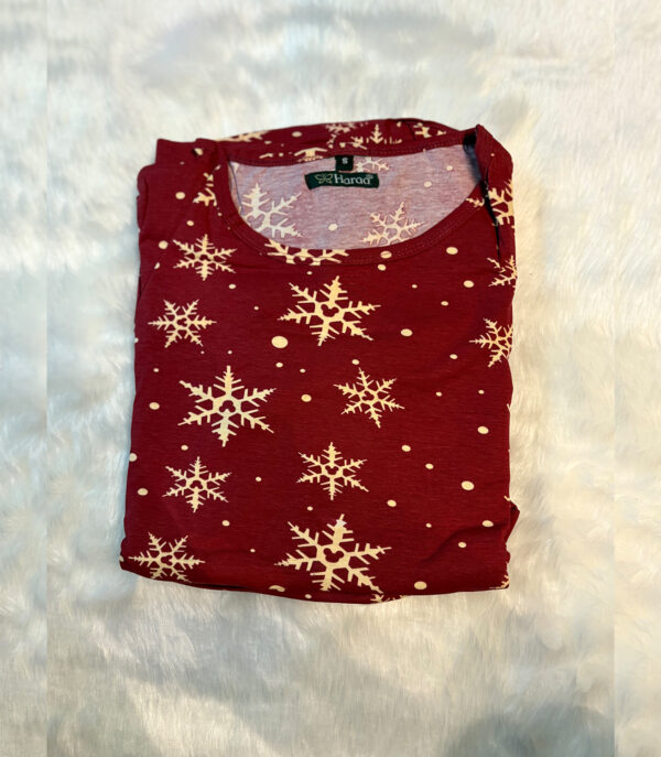 Soft, festive, and oh-so-cozy! This snowflake-printed lounge dress is perfect for chilly days and warm nights at home.