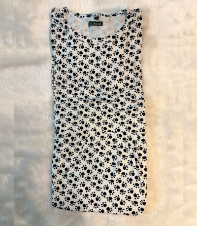 Comfy, cute, and full of paw-sonality – this white lounge dress with black paw prints is a cozy must-have for every pet lover!