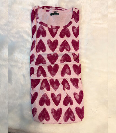 Fall in love with comfort in this soft pink lounge dress, covered in bold maroon hearts – perfect for cozy days and feel-good moments.
